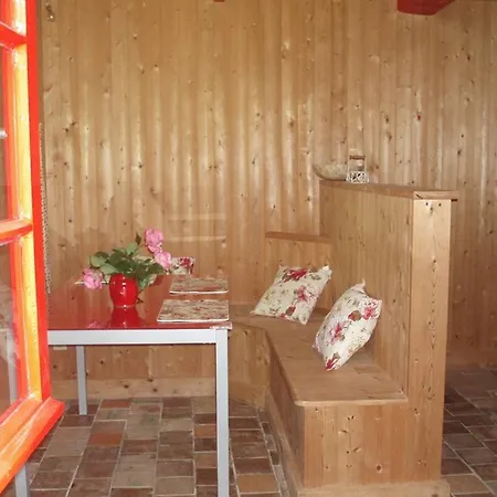 La Cour Des Roses *